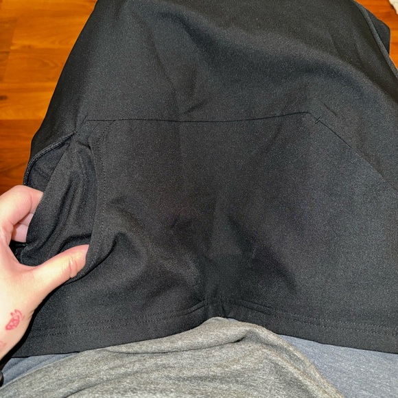 Gymshark Black Cropped Hoodie and Leggings Set - Picture 4 of 8